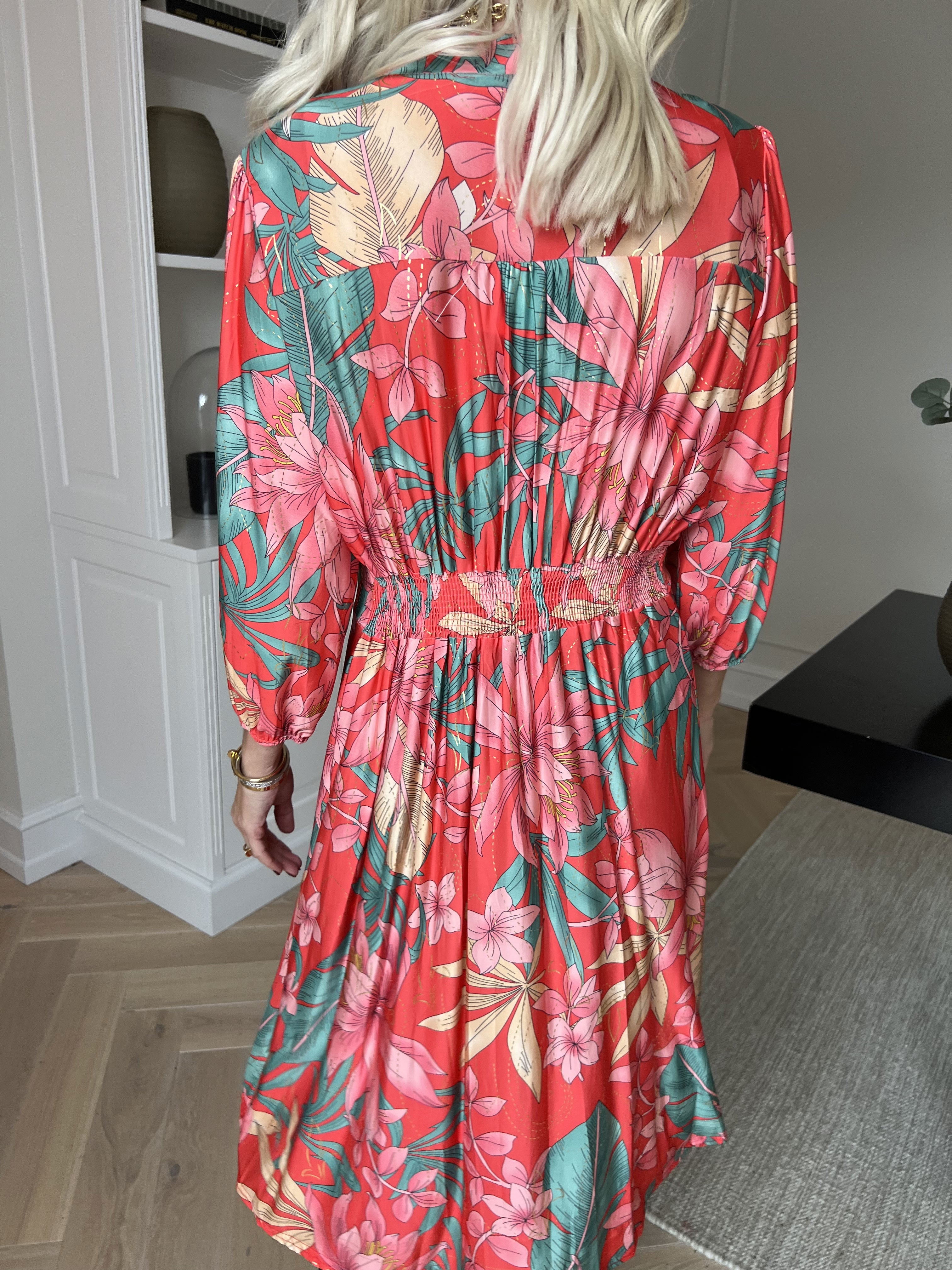 Vivien New Leaf - 3/4 ærmet kjole med mønster og slåede knapper